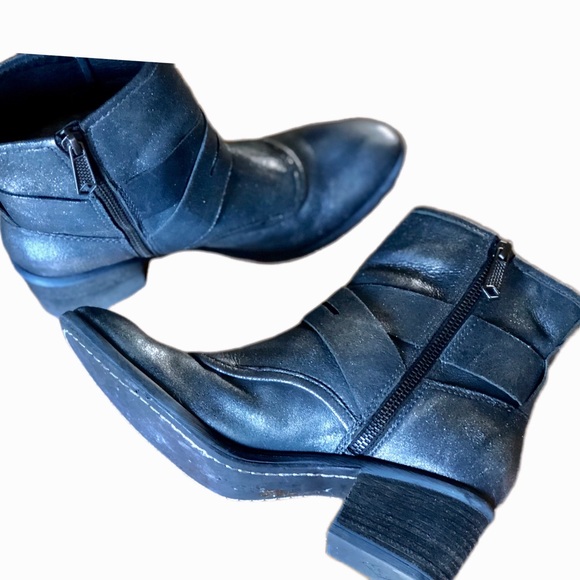 DONALD J. PLINER GUN METAL BLACK LEATHER BOOTIES! - Picture 8 of 8